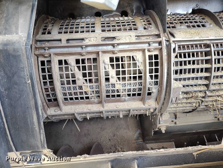 image for item DT0839 Gleaner R52 combine