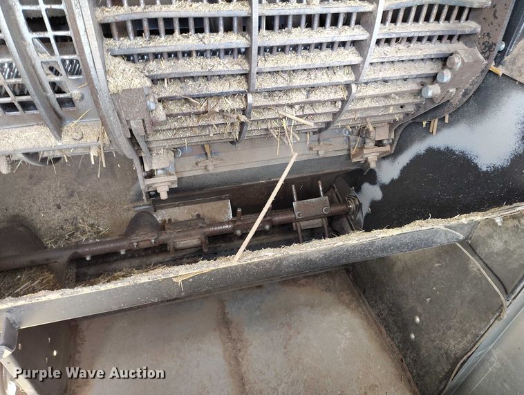 image for item DT0839 Gleaner R52 combine