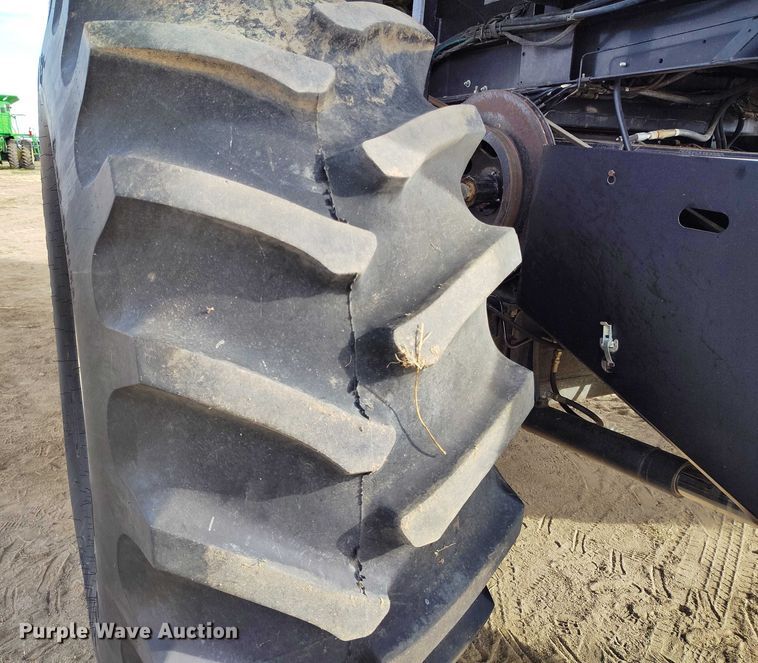 image for item DT0839 Gleaner R52 combine