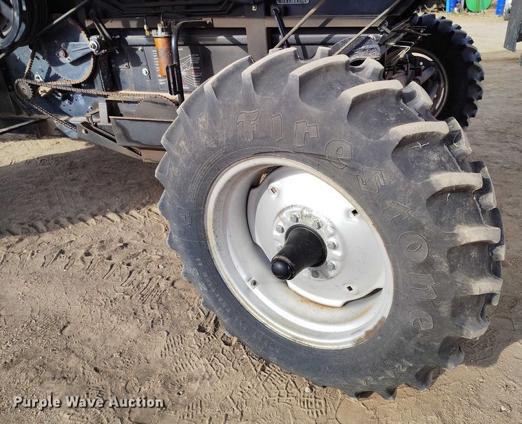 image for item DT0839 Gleaner R52 combine