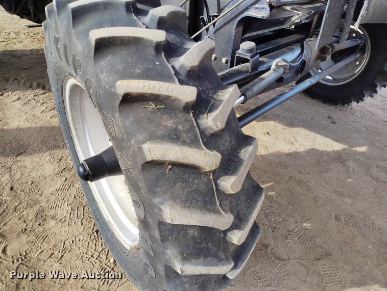 image for item DT0839 Gleaner R52 combine