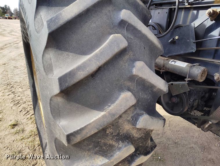 image for item DT0839 Gleaner R52 combine