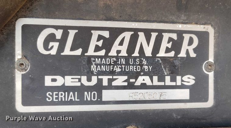 image for item DT0839 Gleaner R52 combine