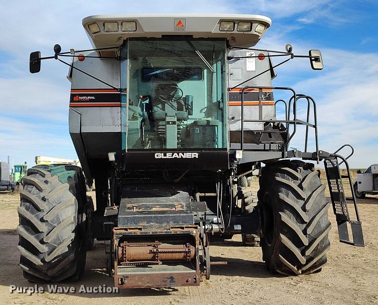 image for item DT0840 Gleaner R62 combine