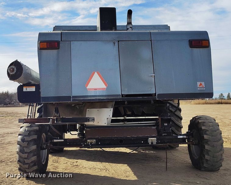 image for item DT0840 Gleaner R62 combine