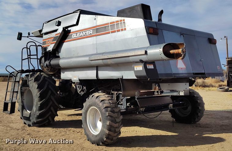 image for item DT0840 Gleaner R62 combine