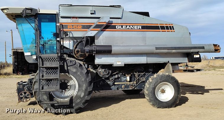 image for item DT0840 Gleaner R62 combine