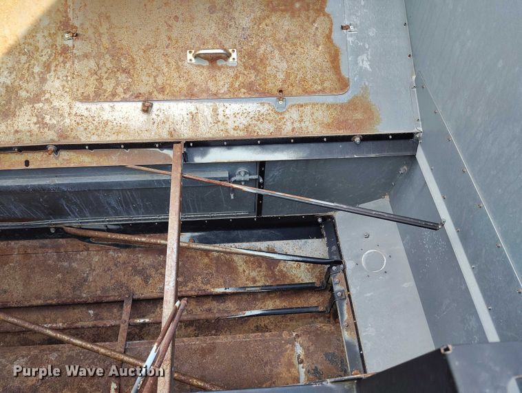 image for item DT0840 Gleaner R62 combine