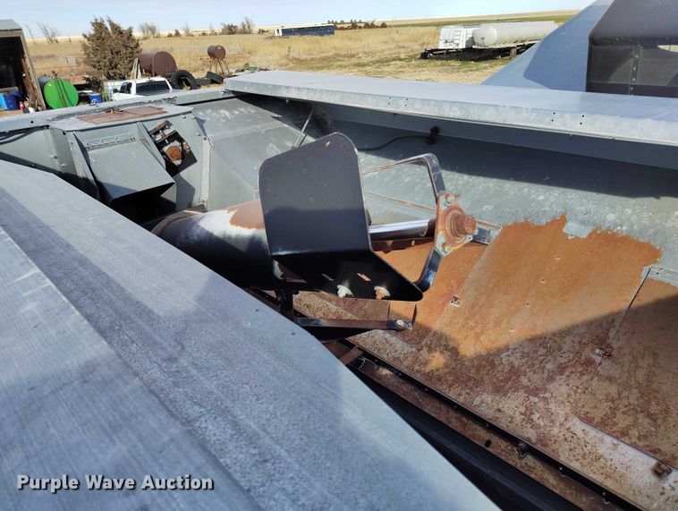 image for item DT0840 Gleaner R62 combine