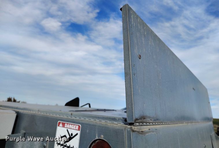 image for item DT0840 Gleaner R62 combine