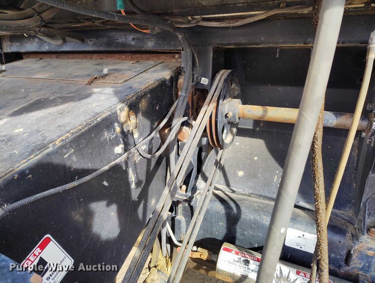 image for item DT0840 Gleaner R62 combine