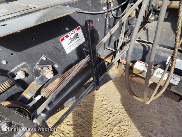 image for item DT0840 Gleaner R62 combine