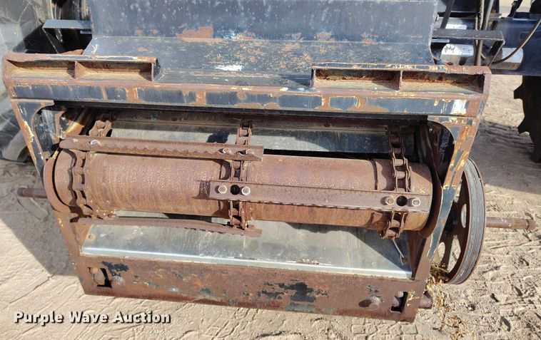 image for item DT0840 Gleaner R62 combine