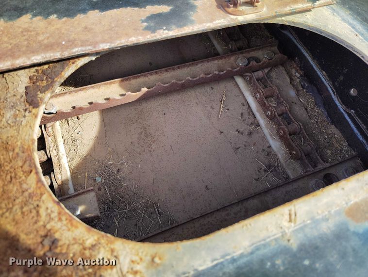 image for item DT0840 Gleaner R62 combine