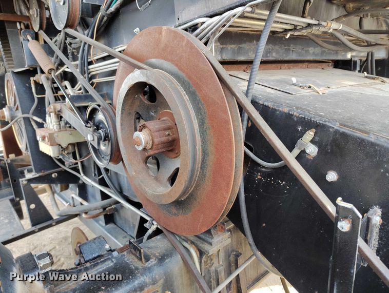 image for item DT0840 Gleaner R62 combine