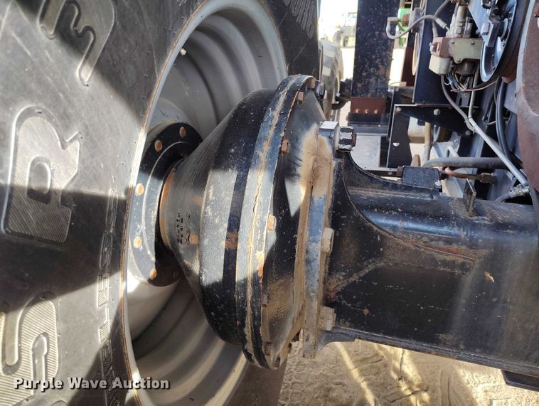 image for item DT0840 Gleaner R62 combine