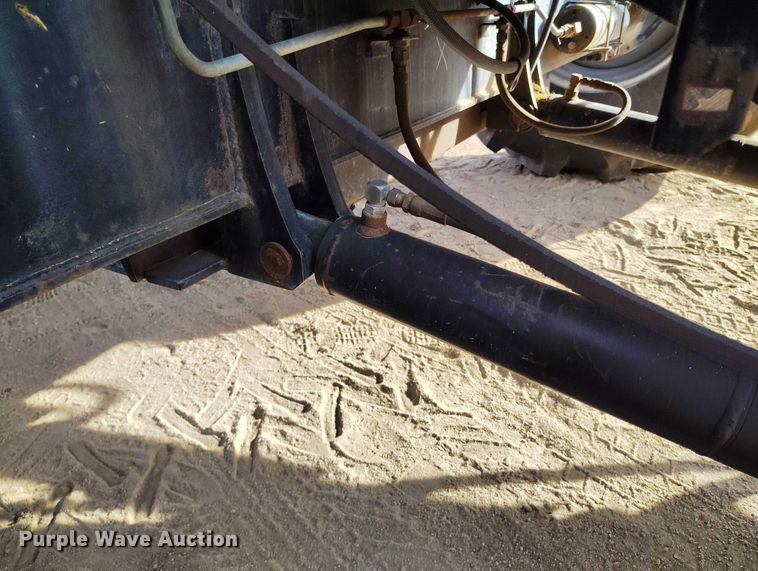 image for item DT0840 Gleaner R62 combine