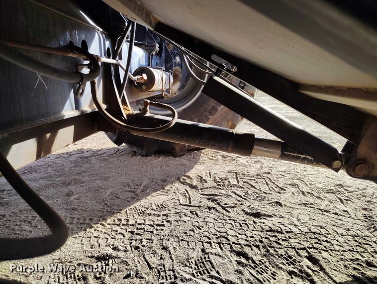 image for item DT0840 Gleaner R62 combine