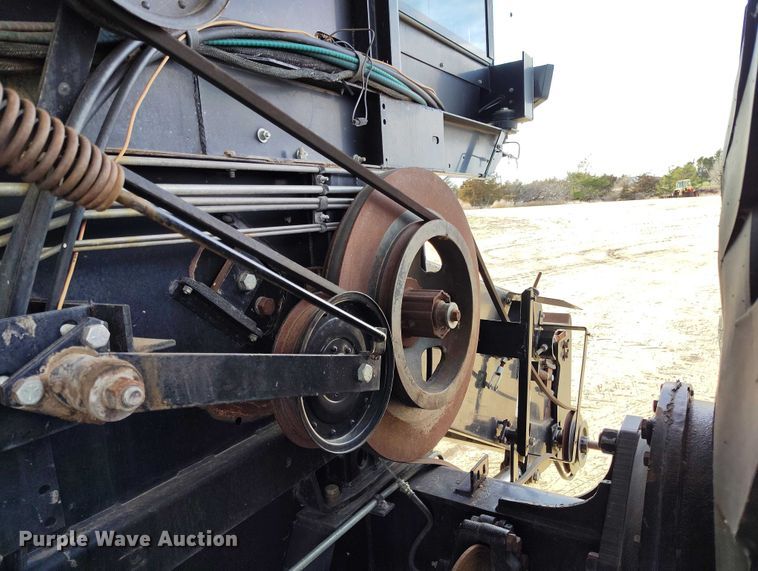 image for item DT0840 Gleaner R62 combine