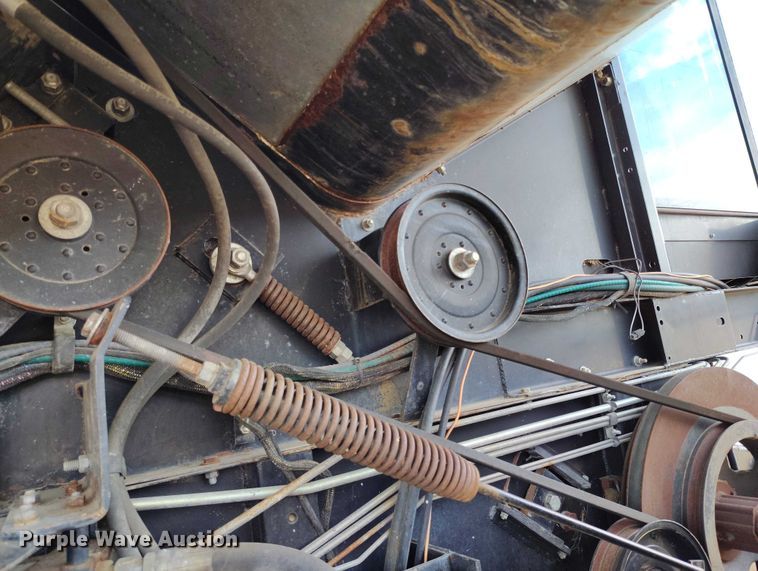 image for item DT0840 Gleaner R62 combine