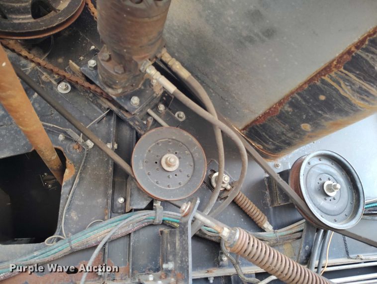 image for item DT0840 Gleaner R62 combine