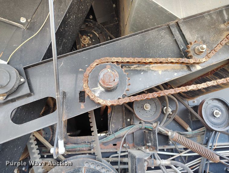 image for item DT0840 Gleaner R62 combine