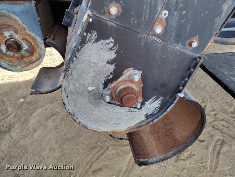 image for item DT0840 Gleaner R62 combine