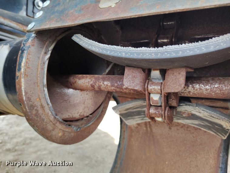 image for item DT0840 Gleaner R62 combine