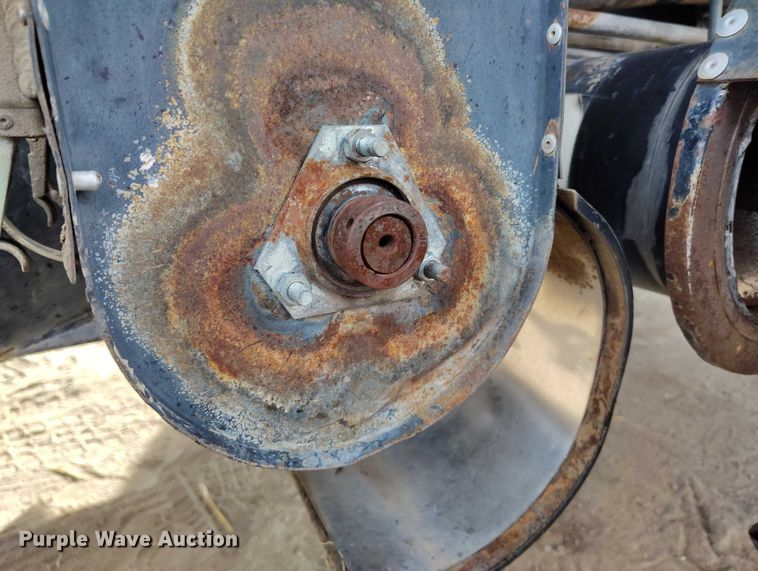 image for item DT0840 Gleaner R62 combine