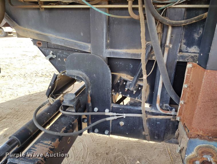 image for item DT0840 Gleaner R62 combine