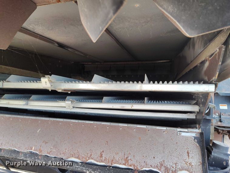 image for item DT0840 Gleaner R62 combine