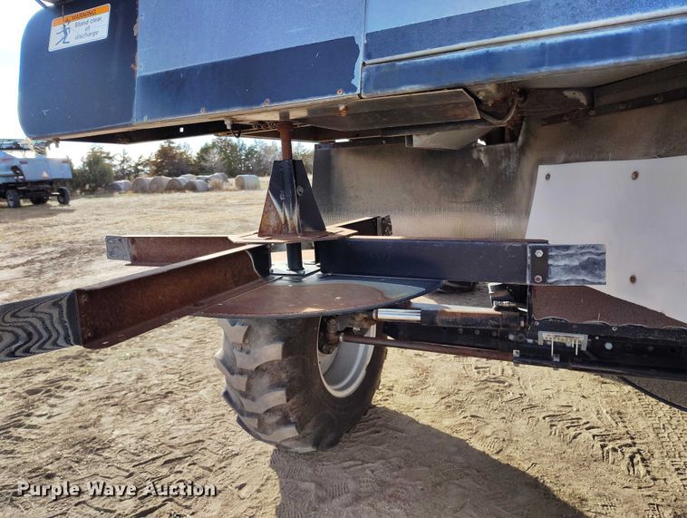 image for item DT0840 Gleaner R62 combine