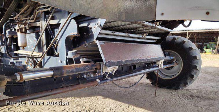 image for item DT0840 Gleaner R62 combine