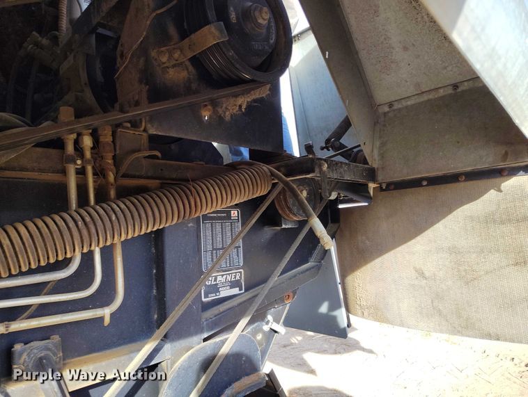 image for item DT0840 Gleaner R62 combine