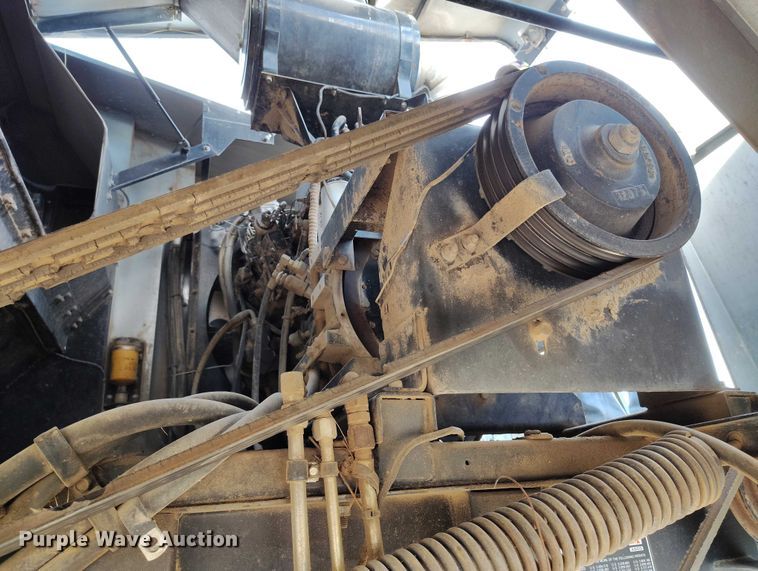 image for item DT0840 Gleaner R62 combine