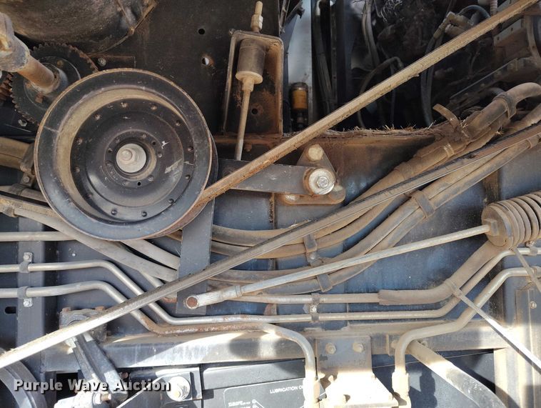 image for item DT0840 Gleaner R62 combine