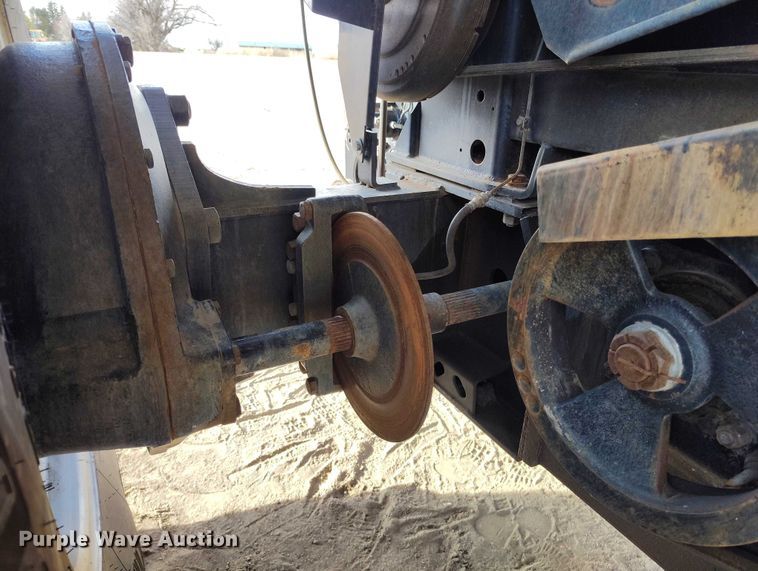 image for item DT0840 Gleaner R62 combine