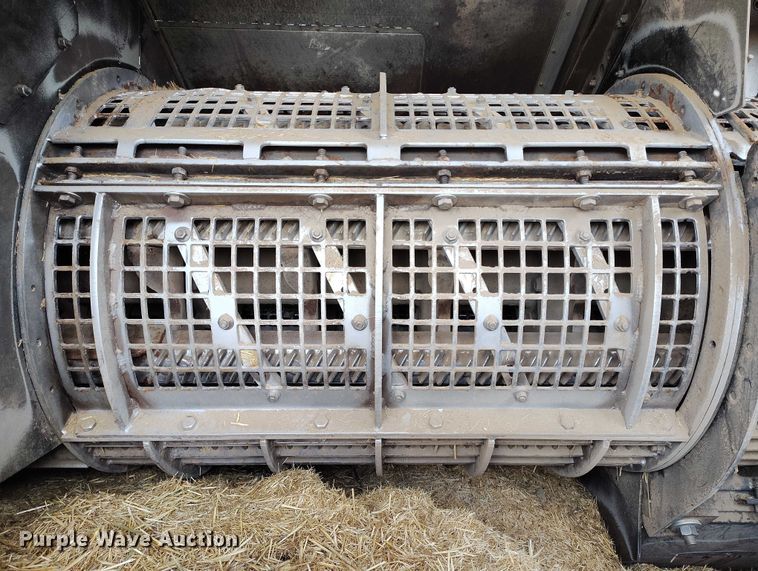 image for item DT0840 Gleaner R62 combine