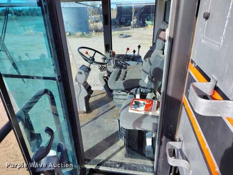 image for item DT0840 Gleaner R62 combine