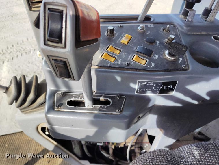 image for item DT0840 Gleaner R62 combine