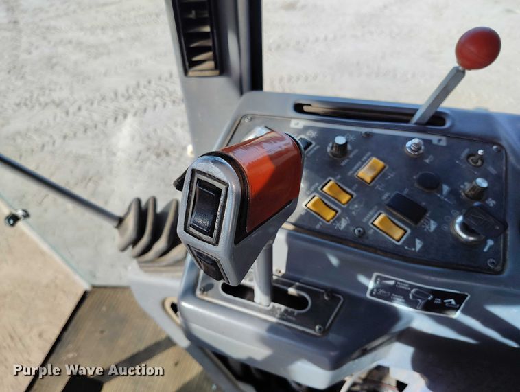 image for item DT0840 Gleaner R62 combine