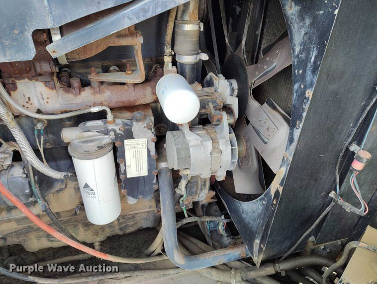 image for item DT0840 Gleaner R62 combine