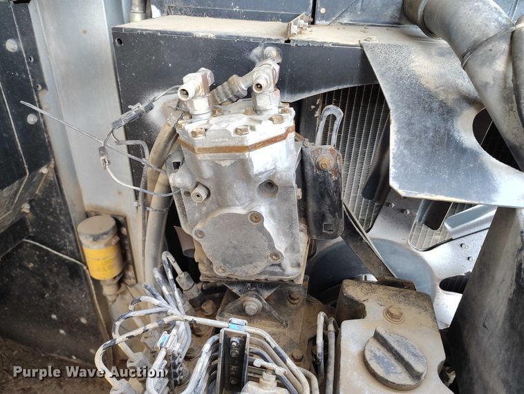 image for item DT0840 Gleaner R62 combine