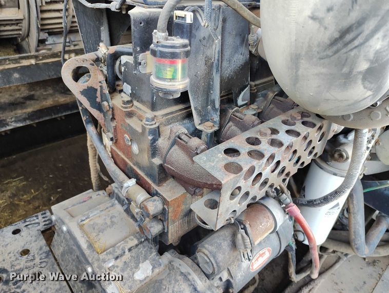 image for item DT0840 Gleaner R62 combine