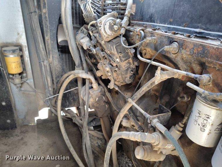 image for item DT0840 Gleaner R62 combine