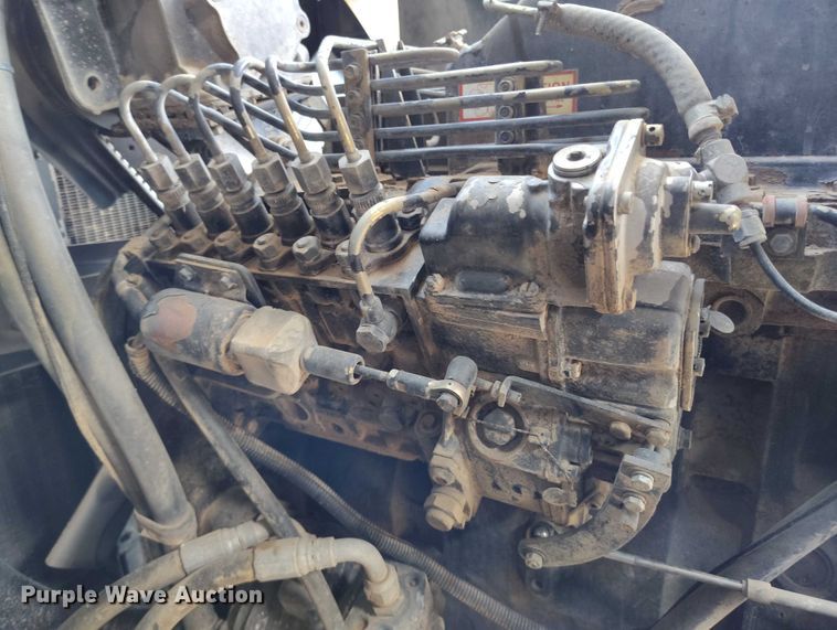 image for item DT0840 Gleaner R62 combine