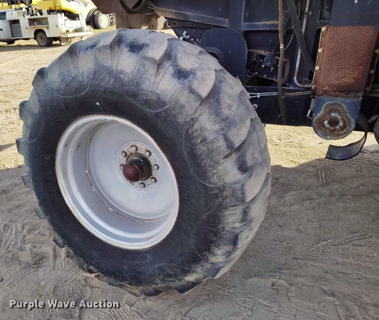 image for item DT0840 Gleaner R62 combine