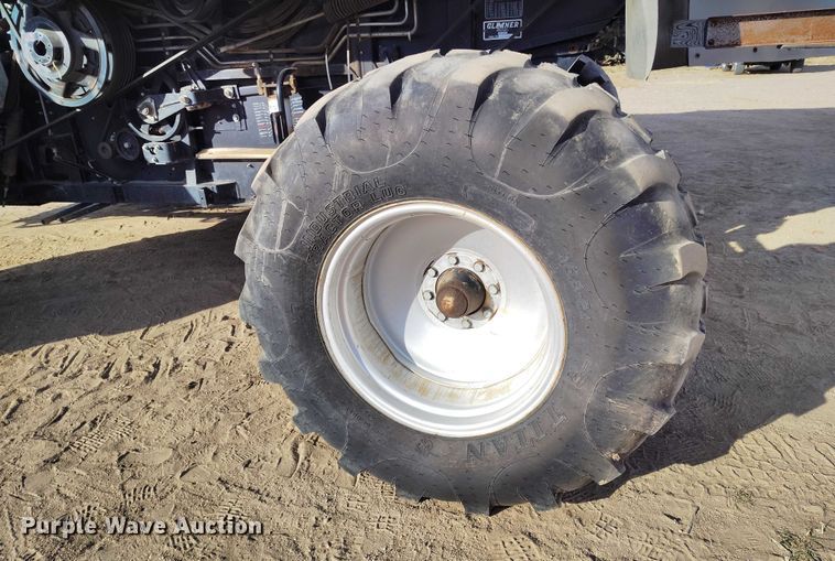 image for item DT0840 Gleaner R62 combine