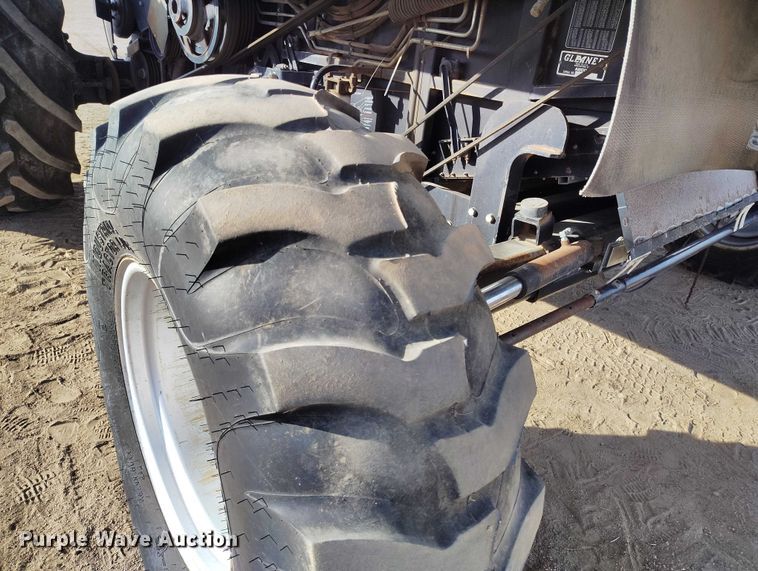 image for item DT0840 Gleaner R62 combine