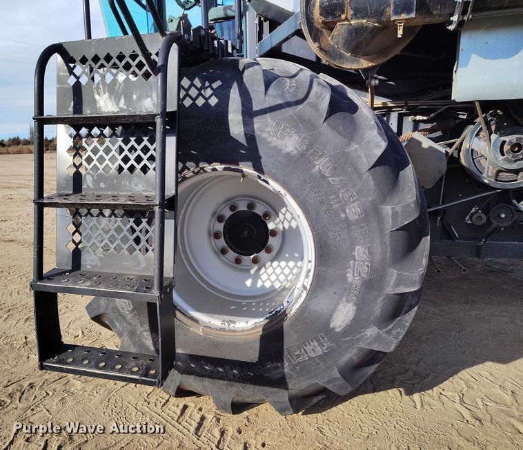 image for item DT0840 Gleaner R62 combine